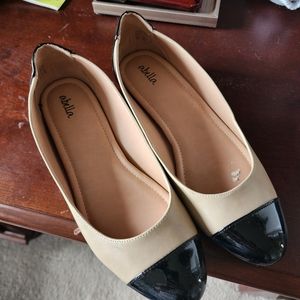 SIZE 10 Akella flats